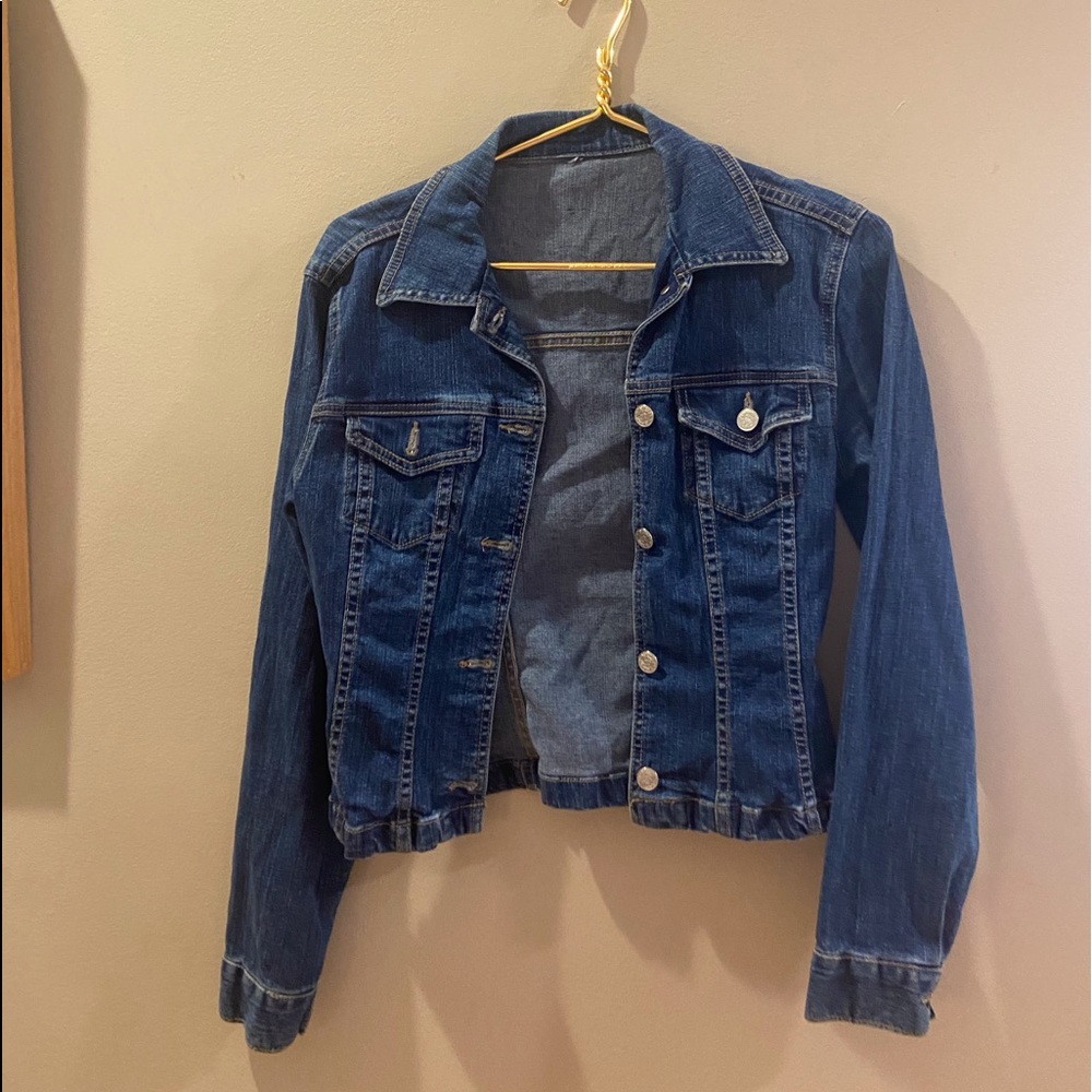 Women’s Denim jacket. Size small. {019}